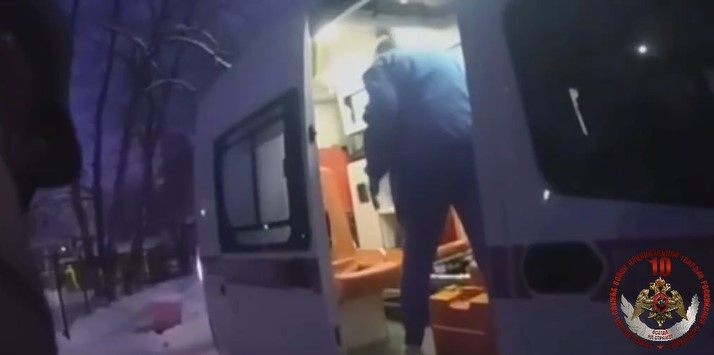 В Калининграде росгвардейцы спасли мужчину, которому стало плохо на улице В Калининграде росгвардейцы спасли мужчину, которому стало плохо на улице