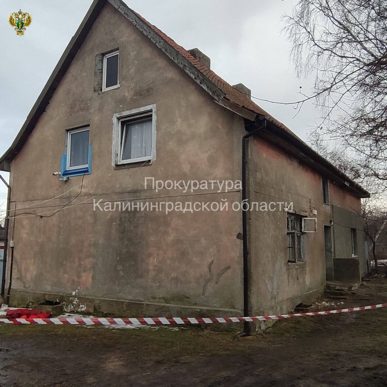 В поселке Приморье прокуроры проводят проверку из-за частичного обрушения конструкции жилого дома