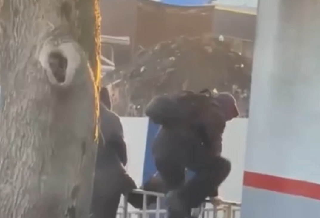 Транспортные полицейские задержали на Сельме трёх малолетних зацеперов Транспортные полицейские задержали на Сельме трёх малолетних зацеперов