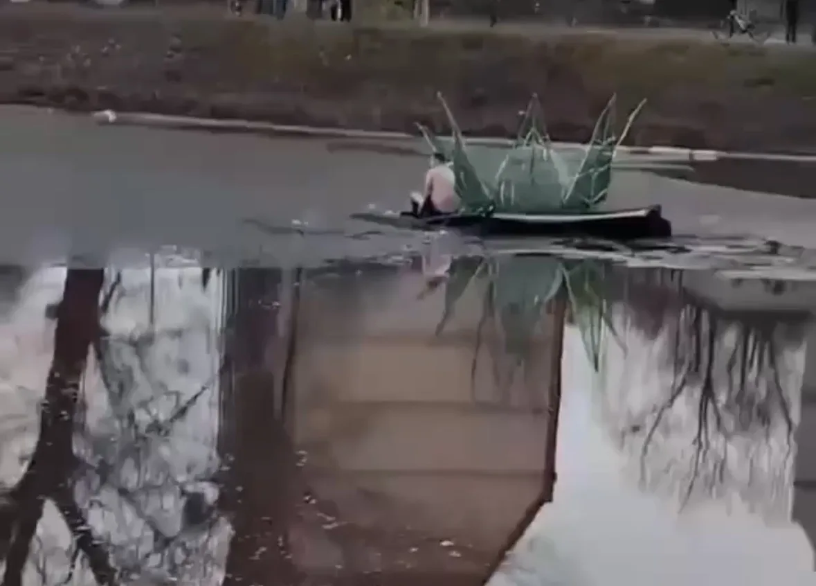 В Черняховске местный житель спас мальчика, который провалился под лёд на городском озере 