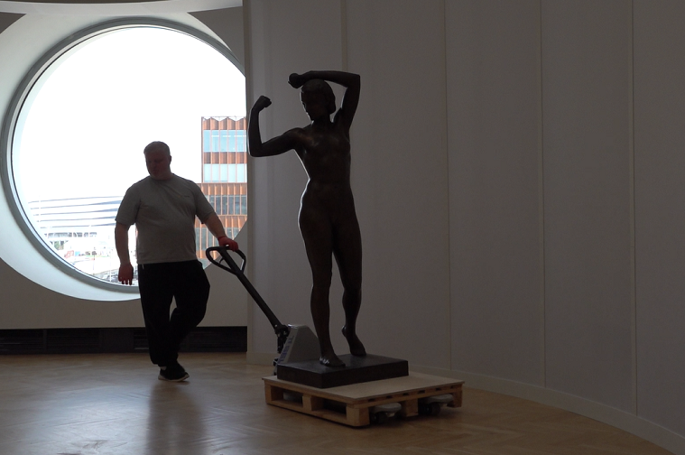 скульптура физкультурницы наше