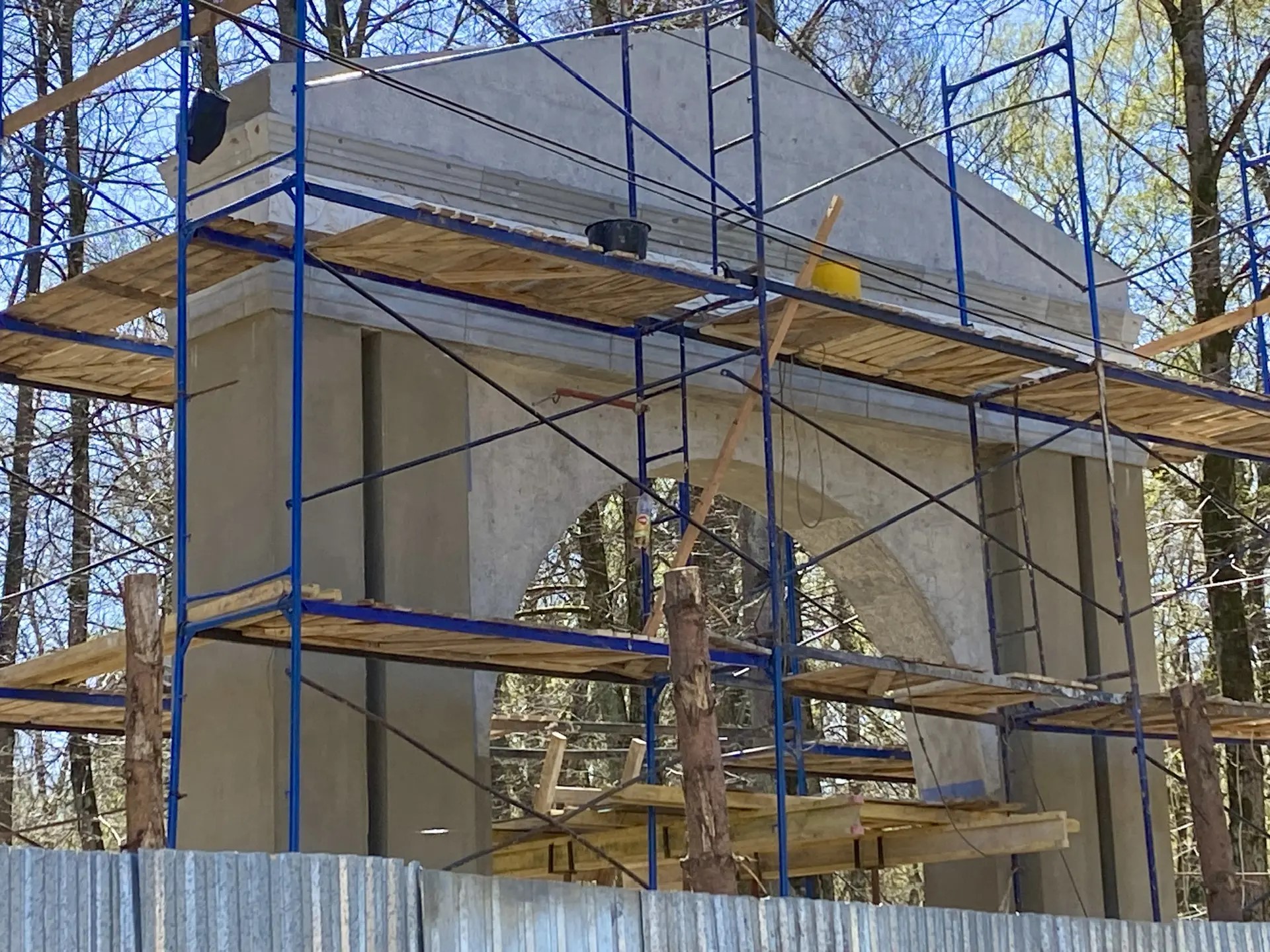 В Советске возобновились работы по восстановлению исторической арки