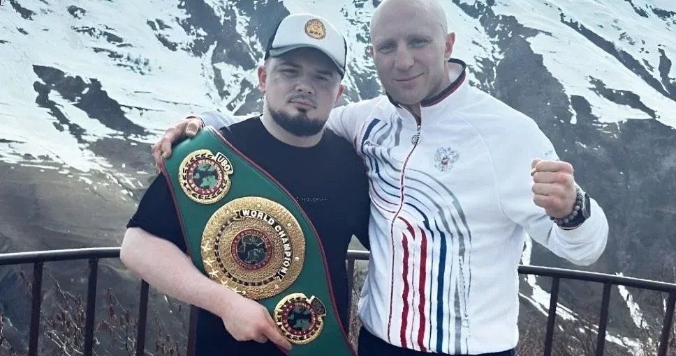 Калининградский боксёр расскажет о массовой драке в Турции в прямом эфире «Территории Цирика»