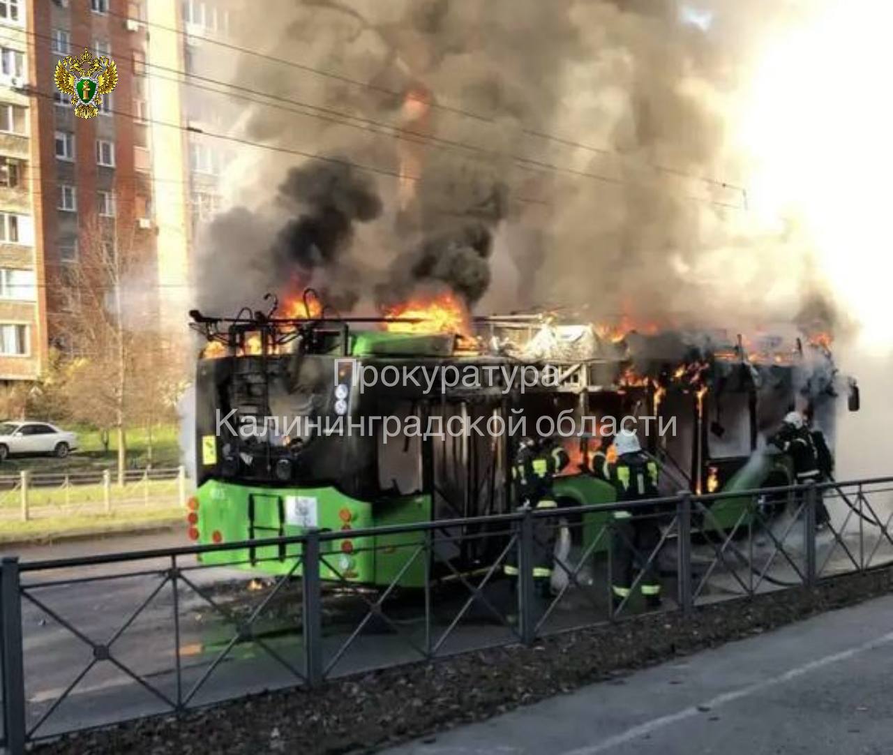 Прокуратура взяла на контроль проверку причин возгорания троллейбуса в Калининграде