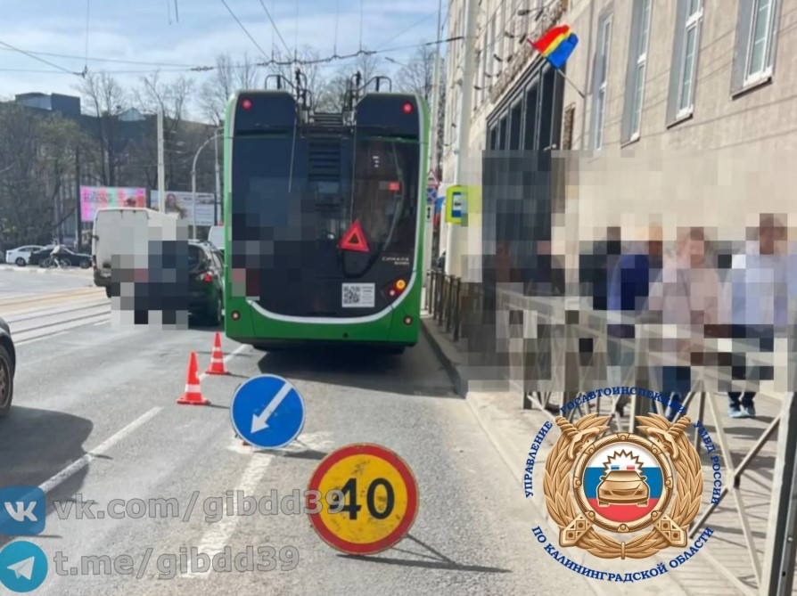 В Калининграде пассажирка троллейбуса получила травмы при резком торможении