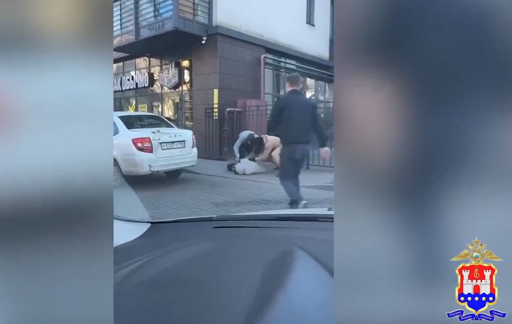 Плантация конопли и вейпы с гашишным маслом: полицейские задержали подозреваемых в сбыте наркотиков