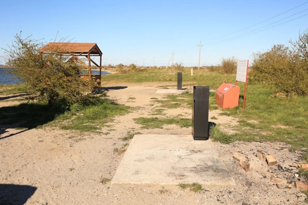 Мангалов не стало: на берегу залива в Калининграде орудовали вандалы