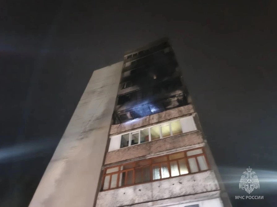 При пожаре в многоэтажке на улице Ефремова эвакуировали почти 50 человек