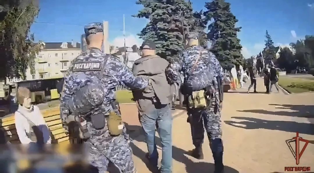 В Калининграде на площади Победы задержали мужчину с ножом