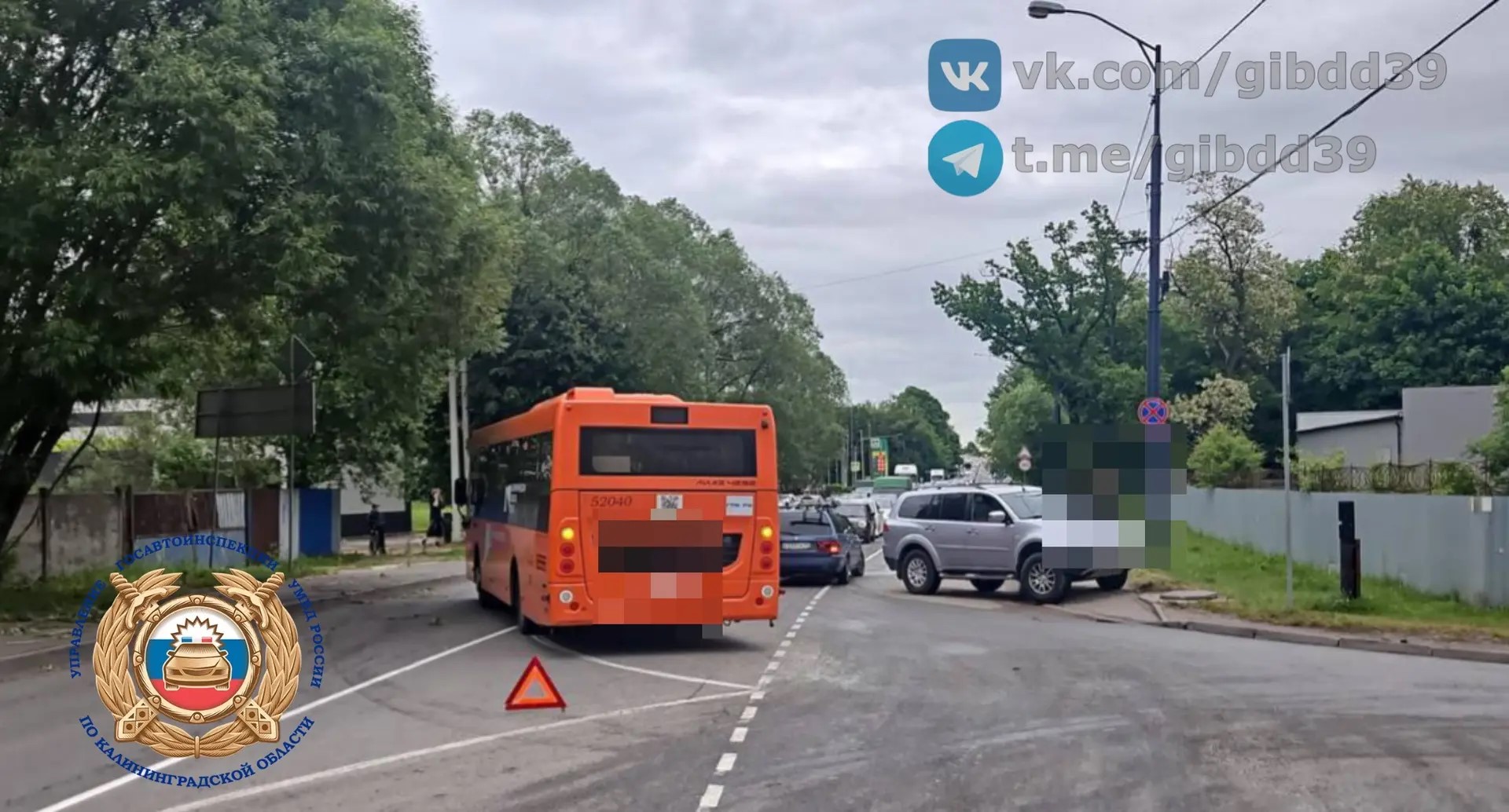 В Калининграде на проспекте Победы столкнулись автомобиль и автобус В Калининграде на проспекте Победы столкнулись автомобиль и автобус