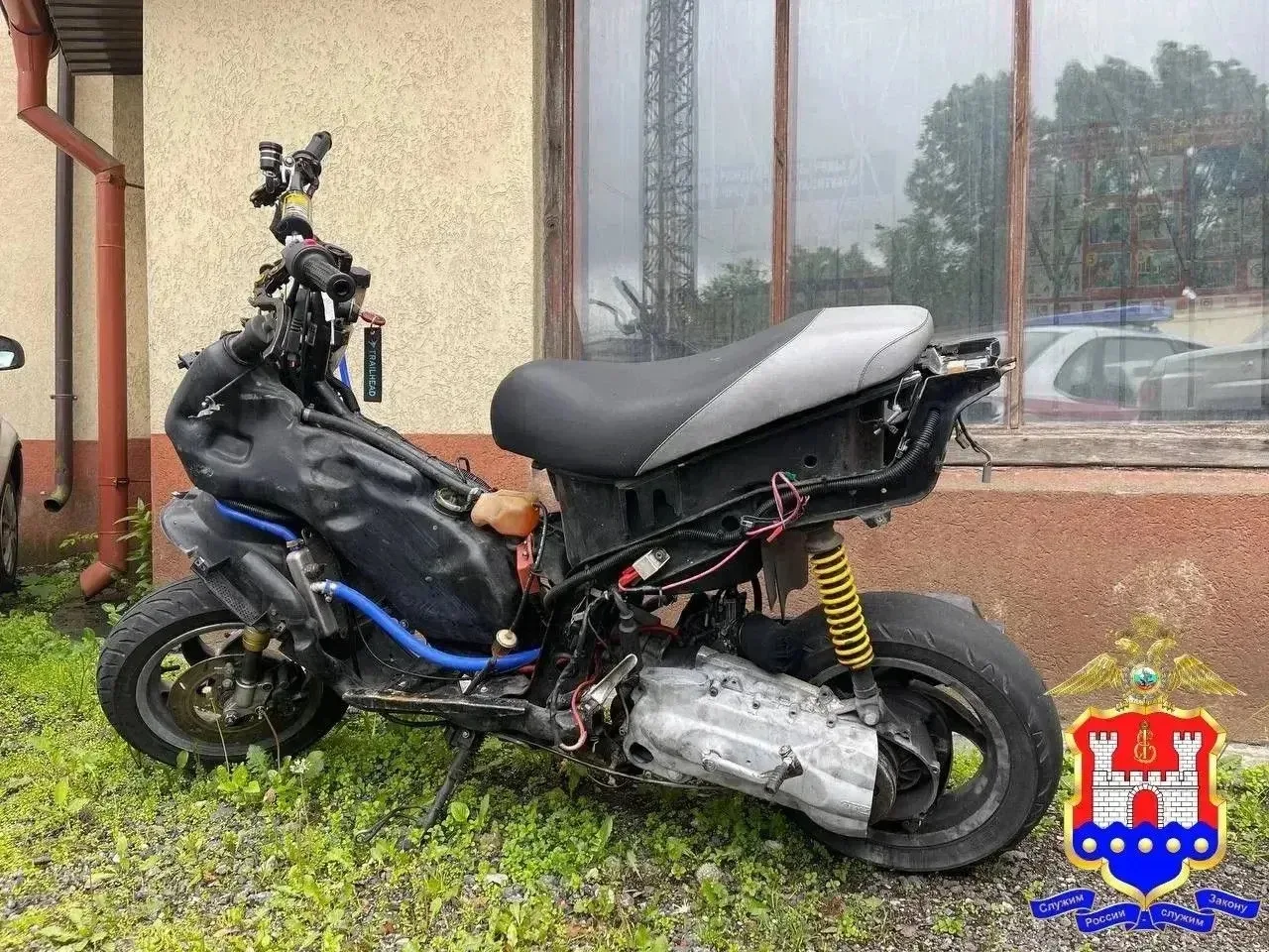 В Зеленоградске задержали двух молодых людей, укравших скутер за 200 тысяч рублей В Зеленоградске задержали двух молодых людей, укравших скутер за 200 тысяч рублей