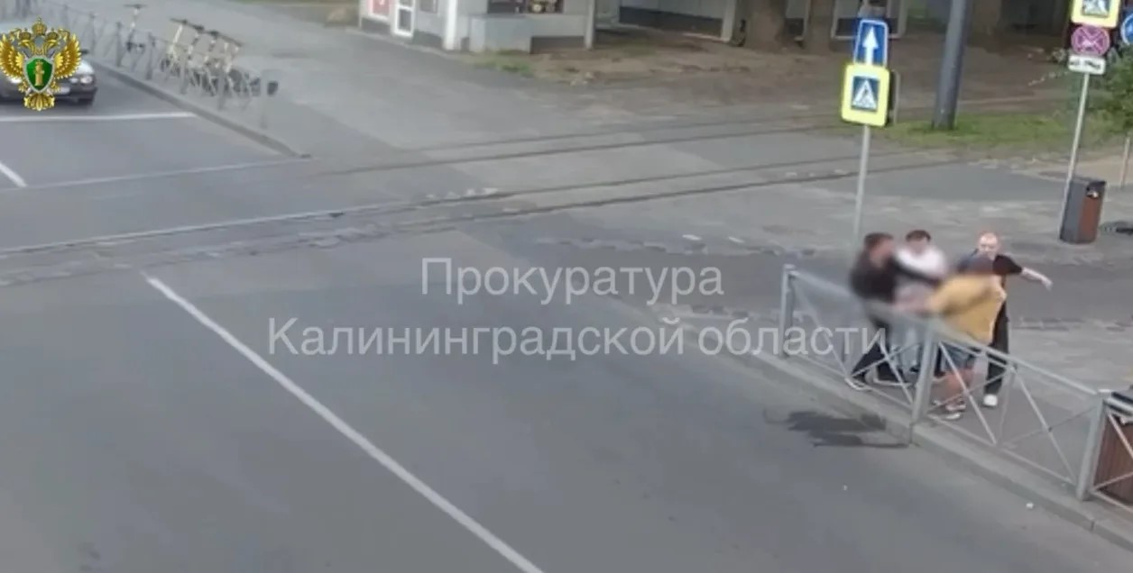 В Калининграде мужчина избил прохожих: у одного из пострадавших переломы
