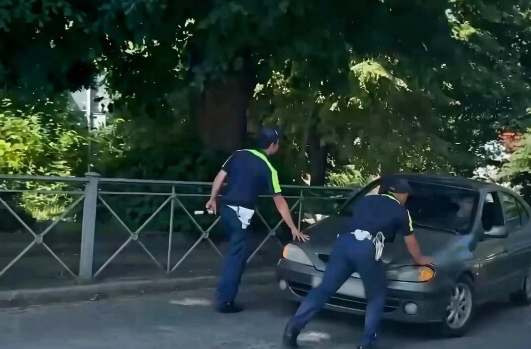 В Светлогорске полицейские помогли водителю с заглохшей машиной