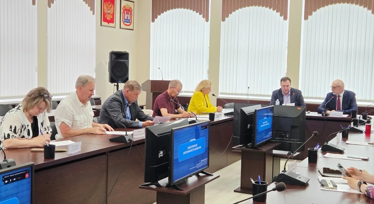 В Калининграде члены Общественного штаба по наблюдению за выборами встретились с Александром Бродом