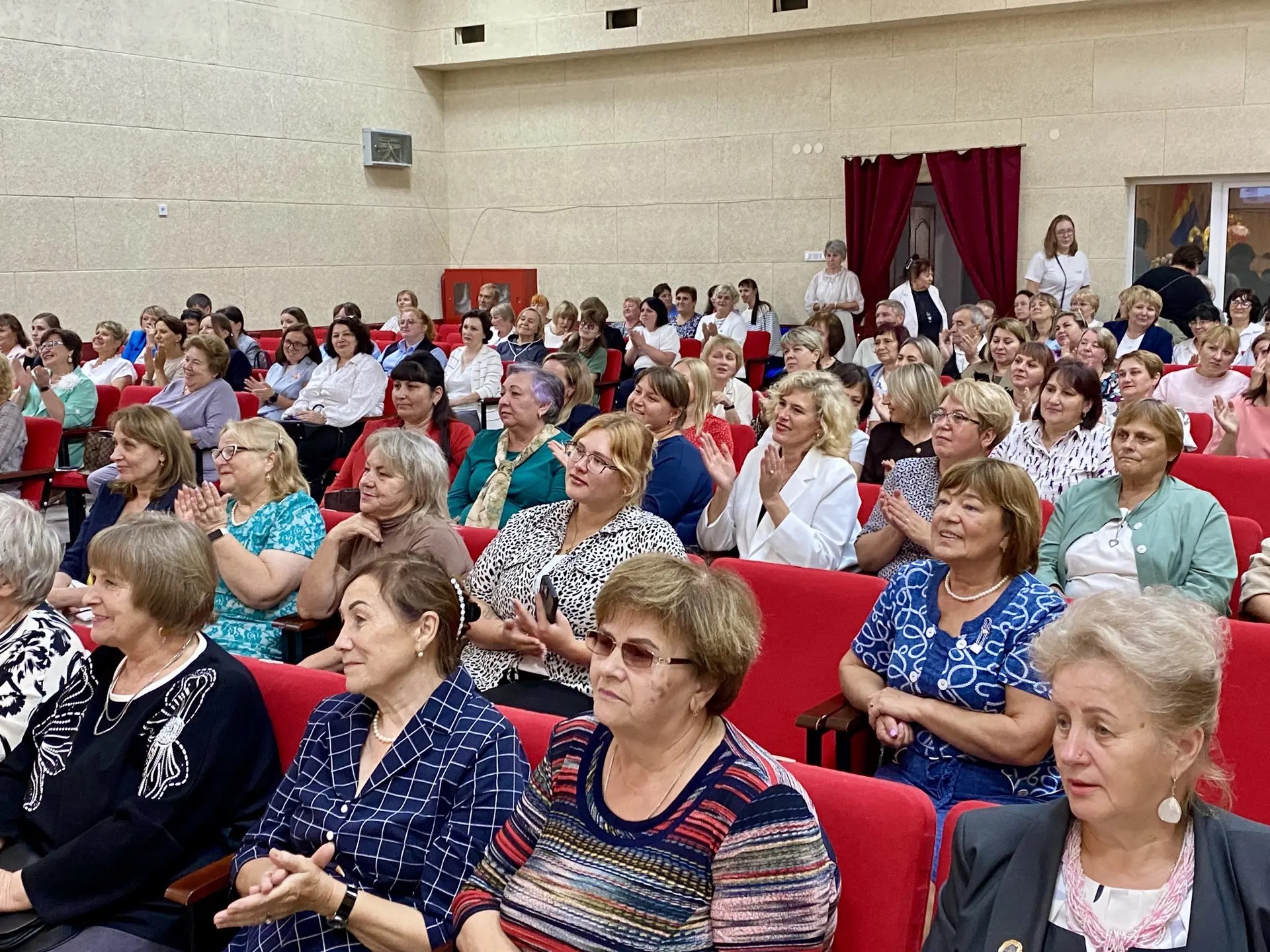 В преддверии Дня знаний в Славске чествовали работников образовательных организаций округа