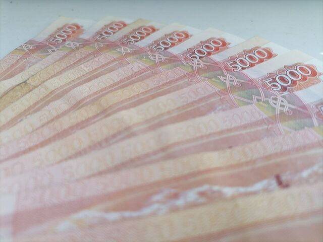 В Калининградской области 3% работников получают зарплату больше 200 тысяч рублей