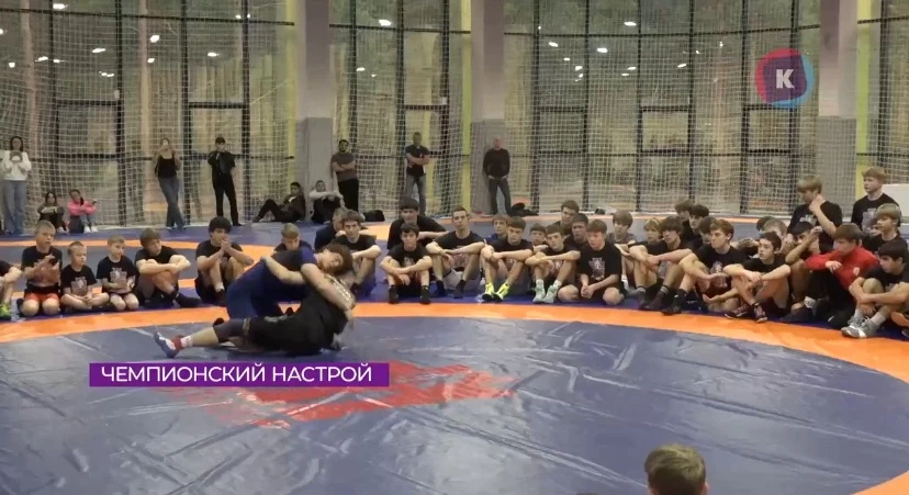 Борец Арсен Балаян провёл встречу с детьми после второго мирового золота
