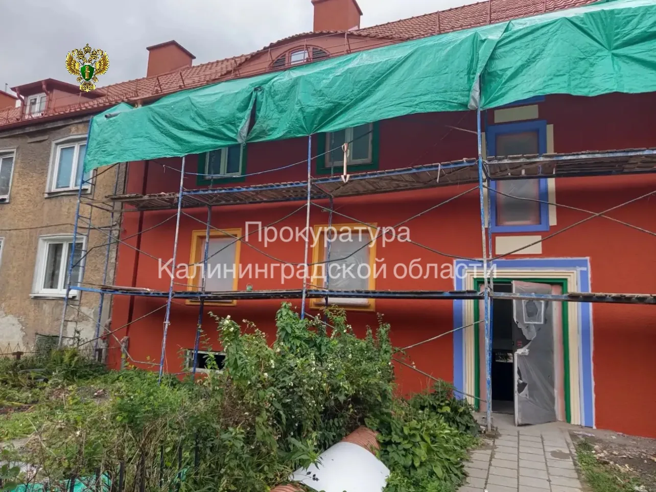 В Черняховске при ремонте дома демонтировали исторические двери