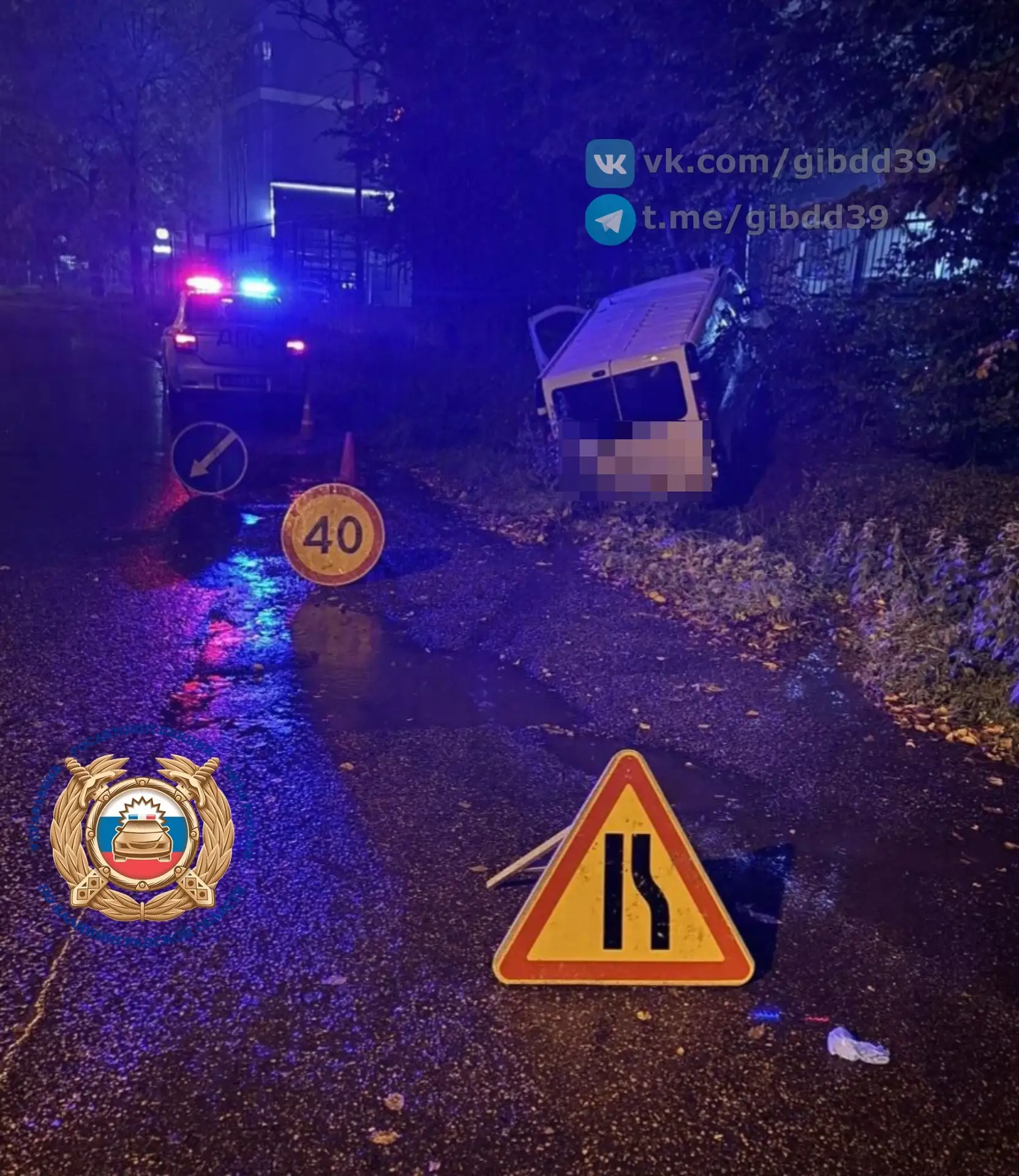 На Аллее Смелых водитель «Опеля» съехал с дороги и врезался в дерево