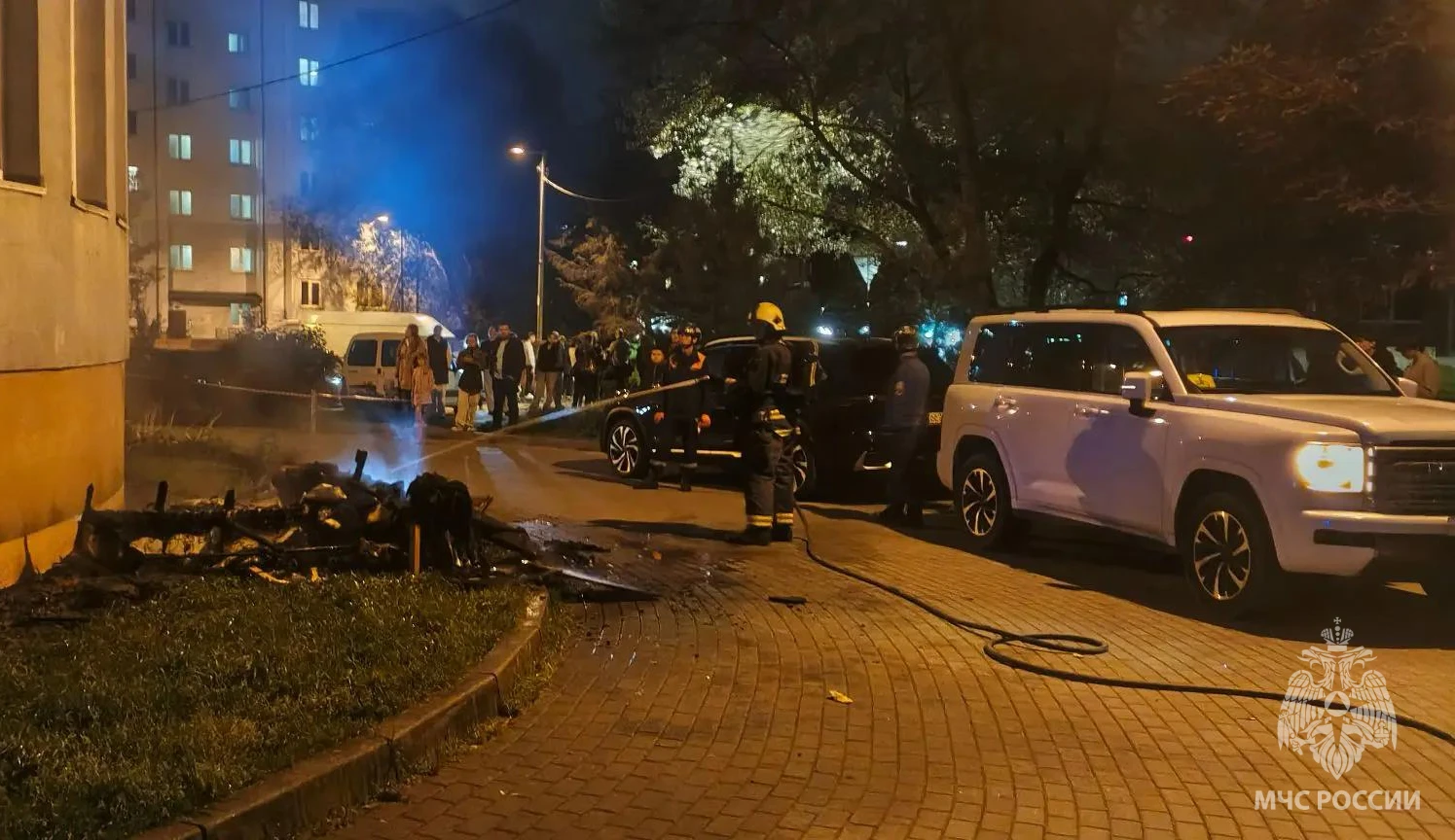 На улице Орудийной при пожаре в многоэтажке эвакуировали 30 человек