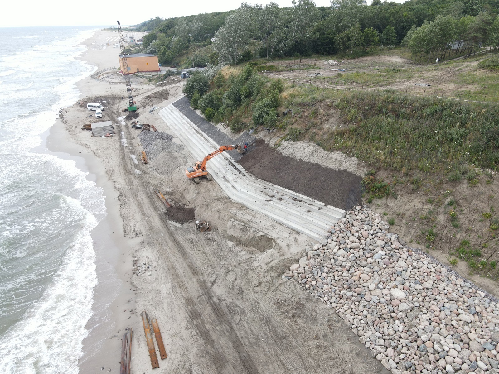 В Янтарном завершают реконструкцию берегозащитных сооружений