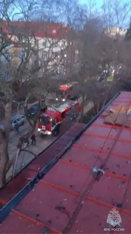 В Калининграде 25 пожарных тушили дом на Пацаева