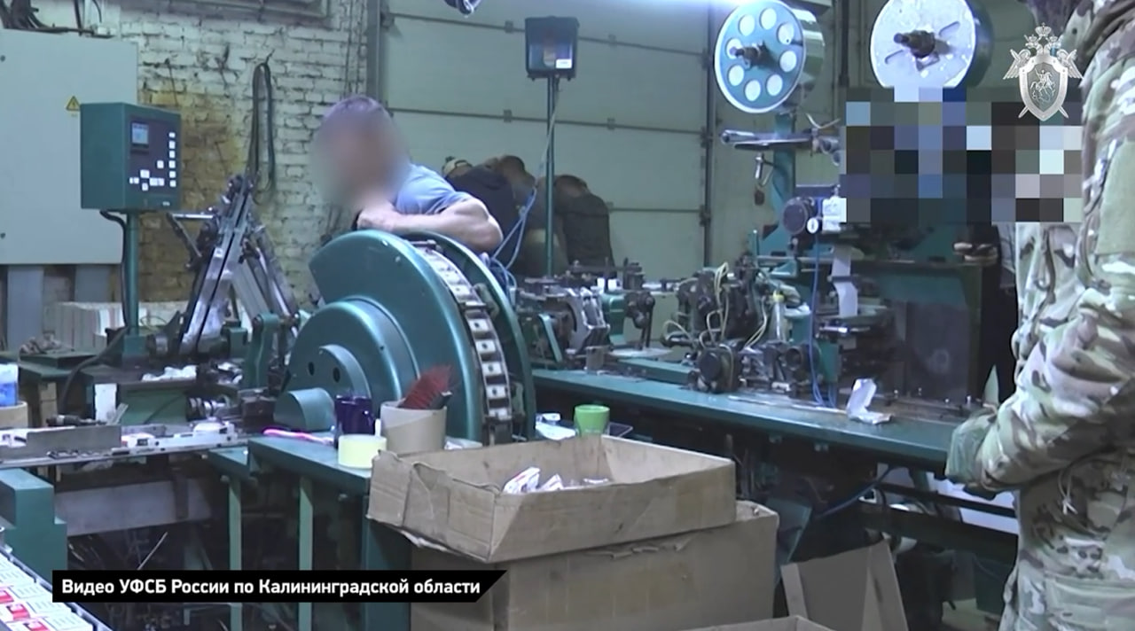 Экс-депутат Калининградской облдумы и его сын осуждены за контрабанду сигарет