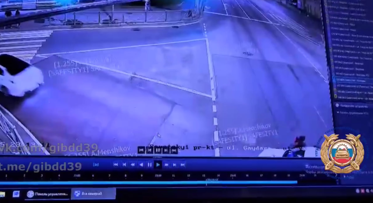 В Калининграде мотоцикл влетел в легковушку, байкер в больнице
