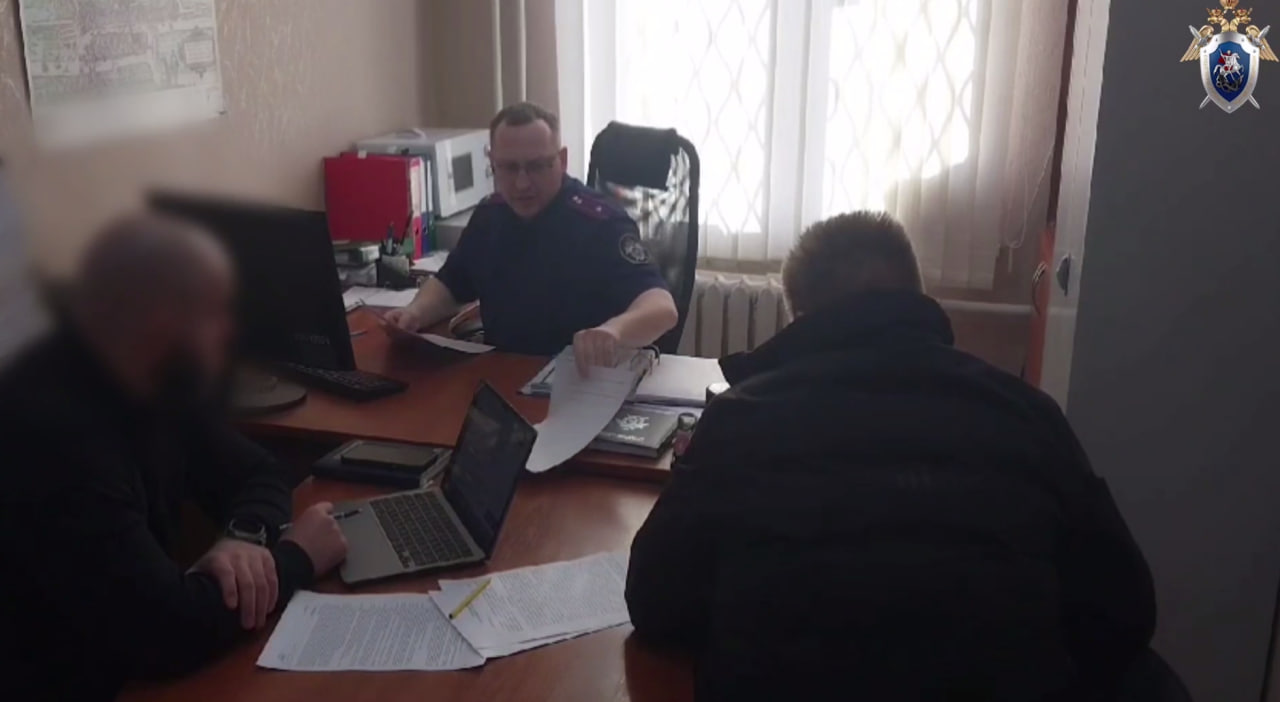 В Калининградской области двух сотрудников миграционной службы уличили в подделке документов