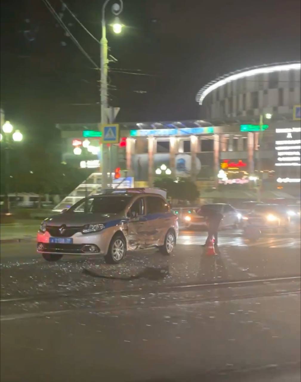 Каскад.тв - В Калининграде легковушка врезалась в полицейскую машину