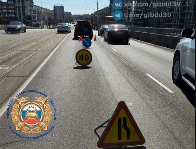 В центре Калининграда на мосту в аварии пострадала 19-летняя мотоциклистка