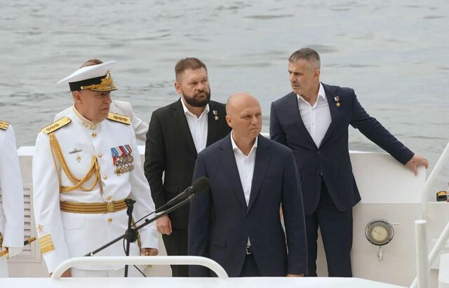 В День ВМФ В Балтийске открыли памятник и назвали судно в честь героев СВО