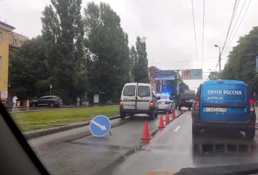 В Калининграде на проспекте Калинина произошли две аварии