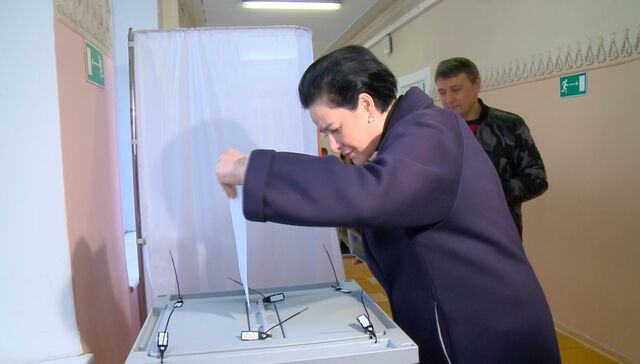 Елена Дятлова объяснила, почему пришла на выборы среди первых