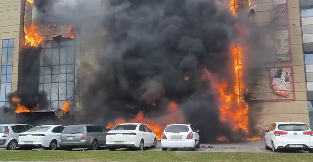 Появилось видео с пожаром в ТЦ «Гиант» в Калининграде Появилось видео с пожаром в ТЦ «Гиант» в Калининграде